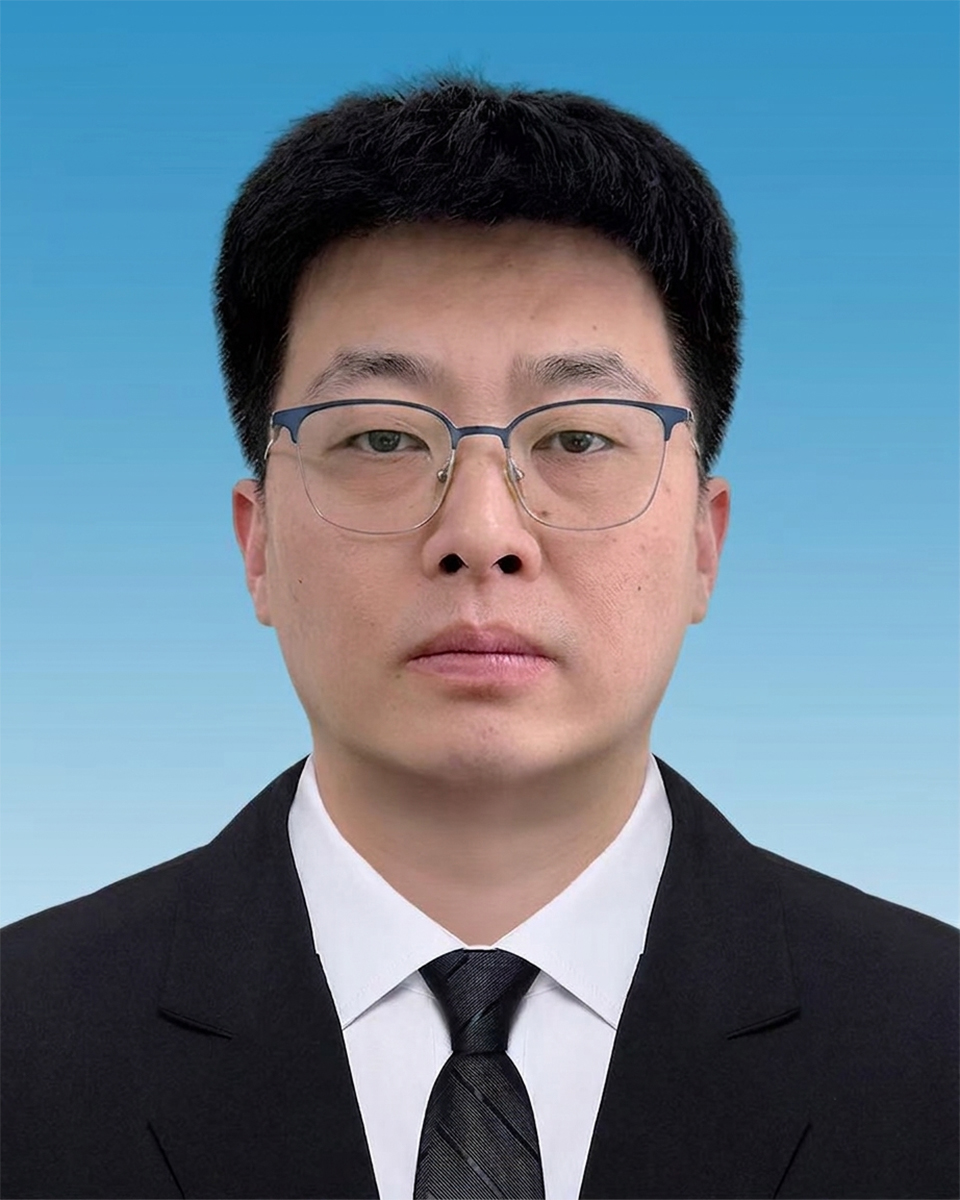 吴超 区政府党组副书记，副区长
